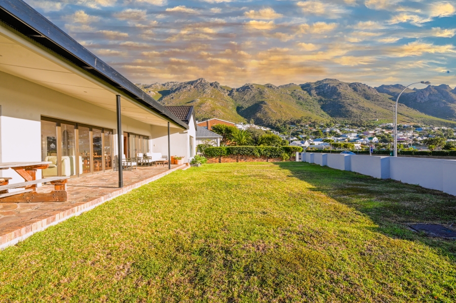 To Let 5 Bedroom Property for Rent in Gordons Bay Central Western Cape